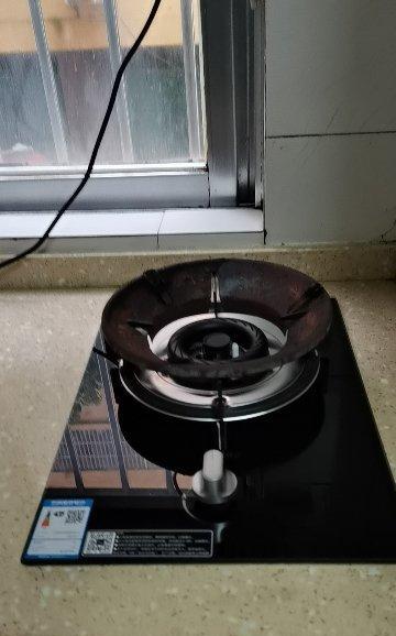 燃气灶下皮管漏气的处理方法（保障家庭安全）