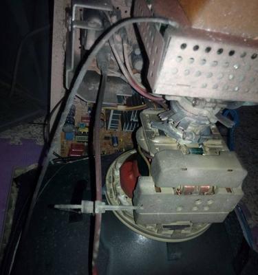 显示器开关电源坏了怎么修（解决方法和注意事项）