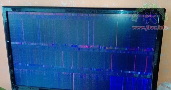 显示器花屏无法操作的解决方法（应对显示器出现花屏问题）