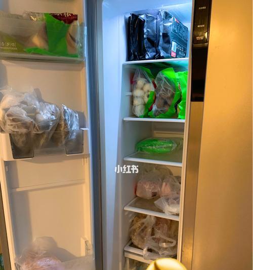 如何处理冰箱中散发异味的肉类（简单有效的方法让你不再为冰箱异味烦恼）