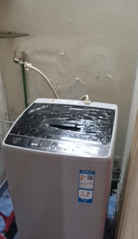 马桶堵了该如何处理（解决马桶堵塞问题的方法与技巧）