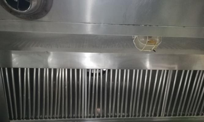 江阴油烟机清洗的选择与技巧（如何选择适合的清洗方法）