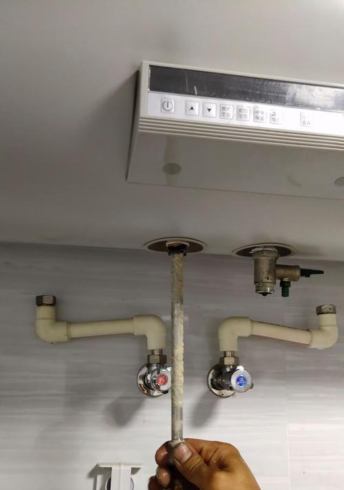 环保节能热水器清洗方法（简单实用的清洗技巧）