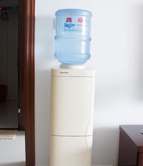 如何正确清洗便捷饮水机（简单易行的步骤让你的饮水机更健康）