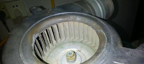 壁挂炉点火漏水故障解决方法（点火漏水故障处理技巧与注意事项）