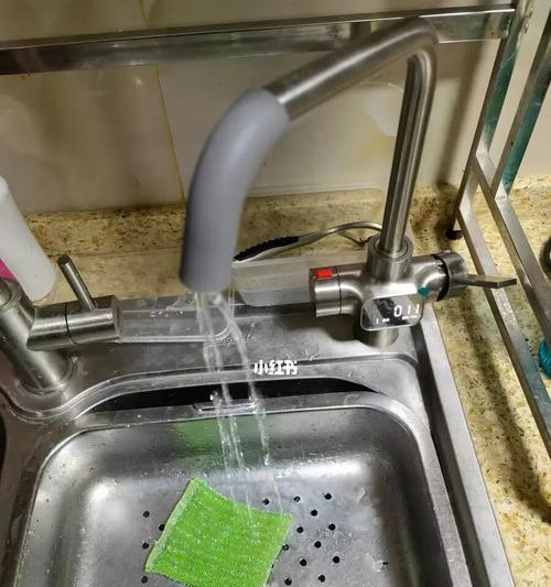解决净水器开关堵塞问题的方法（遇到净水器开关堵住时如何处理）