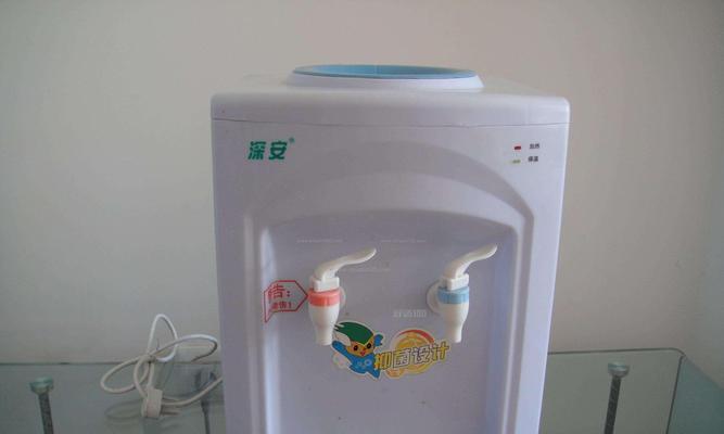 如何有效去除饮水机内的水垢（科学清洁方法帮你解决饮水机水垢问题）