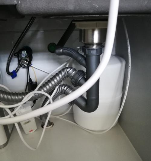 如何有效去除饮水机内的水垢（科学清洁方法帮你解决饮水机水垢问题）