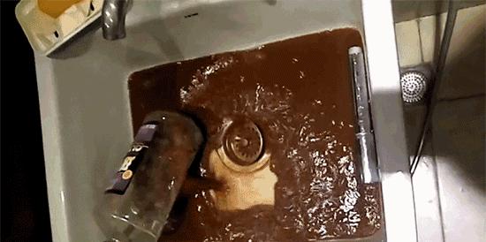 地暖热水器管道堵塞的原因和解决方法（了解管道堵塞的危害）