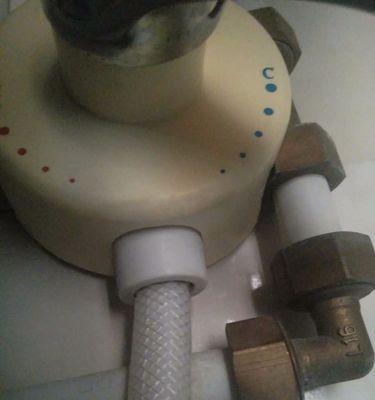 应对热水器上水管损坏的方法