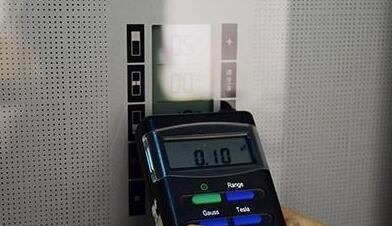 显示器一开就断电的原因和解决方法（探究显示器自动断电的原因）