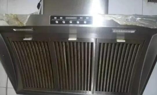 解决老板油烟机滴油问题的方法（有效处理老板油烟机滴油）