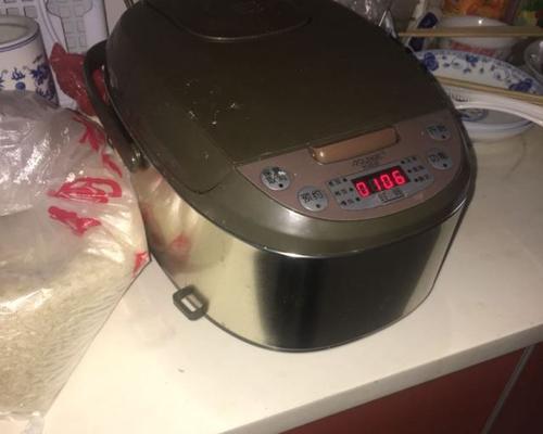 电饭煲显示E4故障代码原因解析（E4故障代码意味着什么）