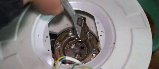 家庭热水器排污口清洗方法（简单有效的清洗步骤）