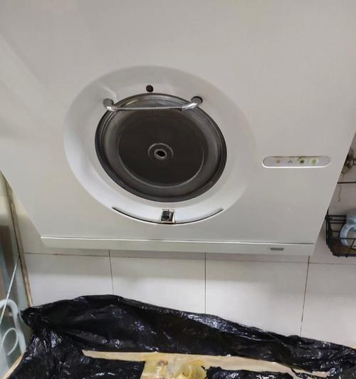 如何清洗油烟机（简单有效的清洗方法与技巧）