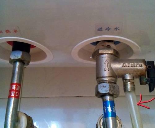 热水器接头为何会滴水（分析热水器接头滴水的原因及解决方法）
