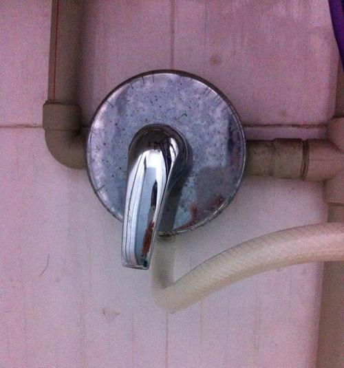 热水器接头为何会滴水（分析热水器接头滴水的原因及解决方法）