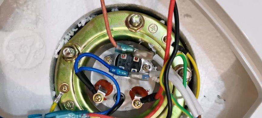 电热水器加热灯亮却无热？故障原因及解决办法解析