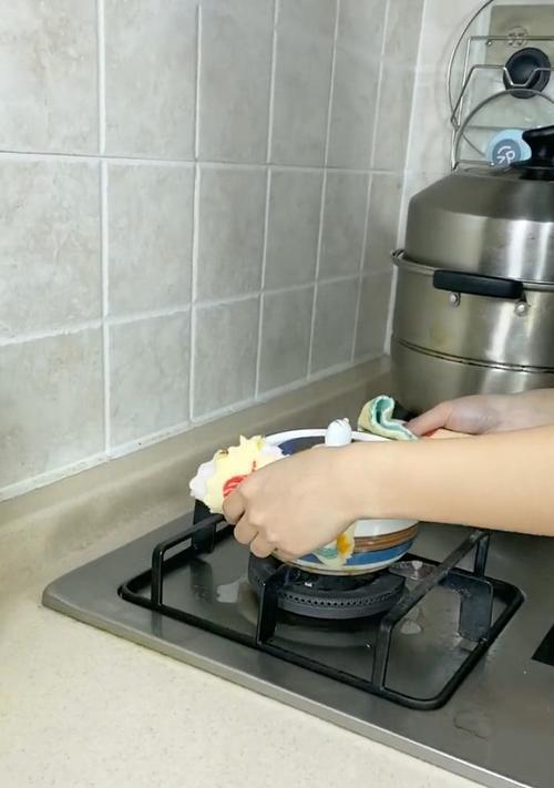 燃气灶导致插板损坏如何修复？需要更换哪些部件？