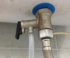 林内热水器泄压阀漏水怎么办？维修步骤和注意事项是什么？