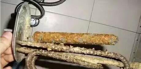 美的热水器柜门损坏如何处理？维修步骤是什么？