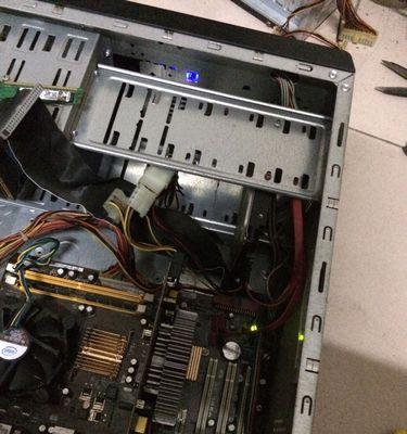 内存卡被风扇挡住？如何安全取出？