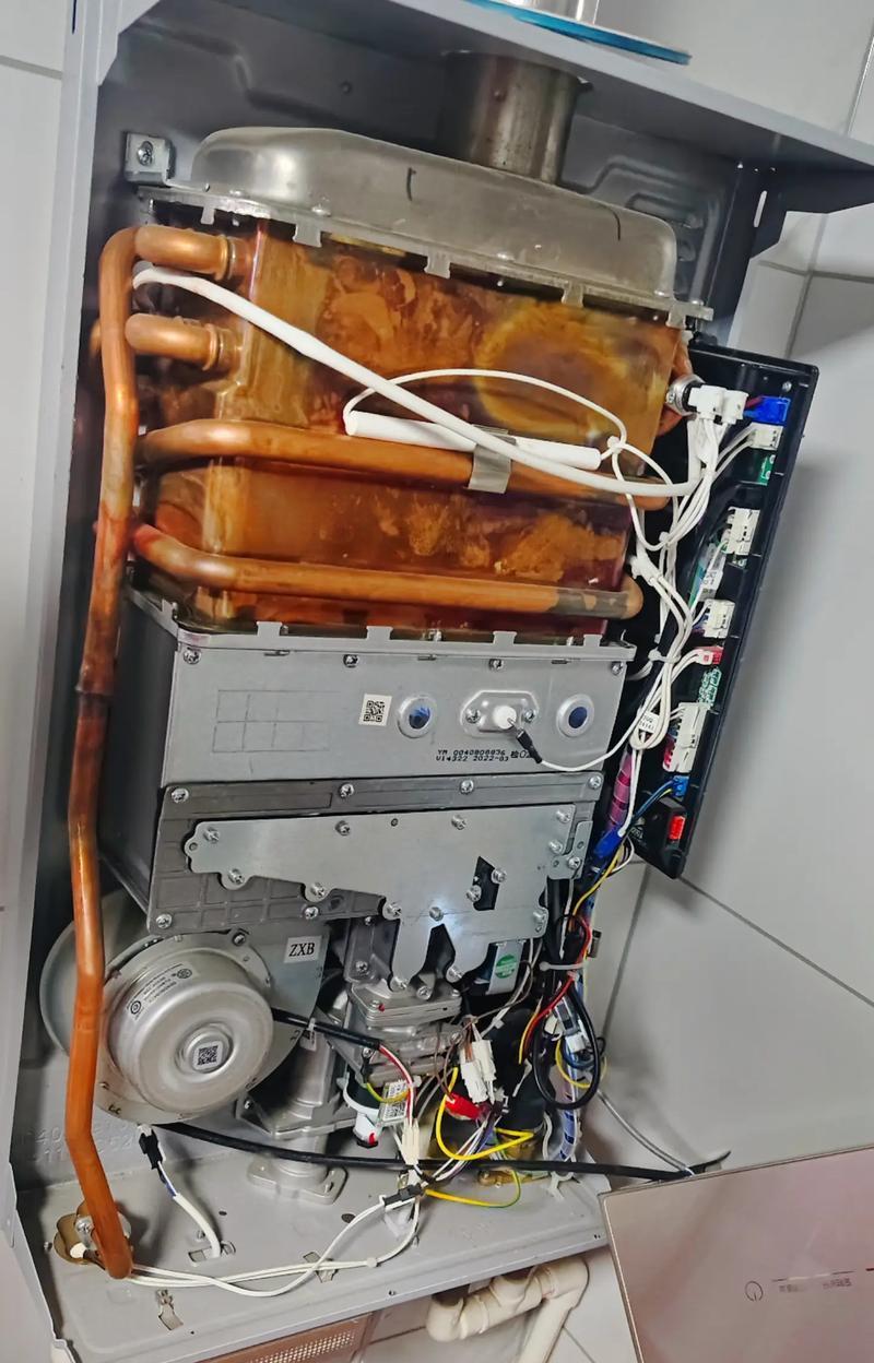 双接口热水器清洗的正确方法是什么？