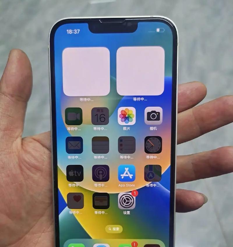 三个苹果标志的手机品牌是什么？