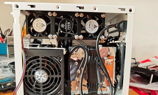 四热管散热器炫光问题如何解决？如何选择合适的散热器？