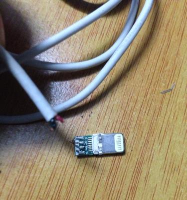 苹果手机无数据线充电如何操作？