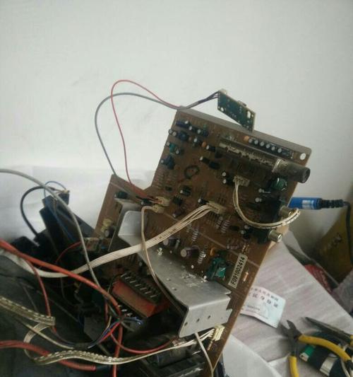 电视机灯泡烧坏的原因及解决方法（了解灯泡烧坏的原因，延长电视机寿命）