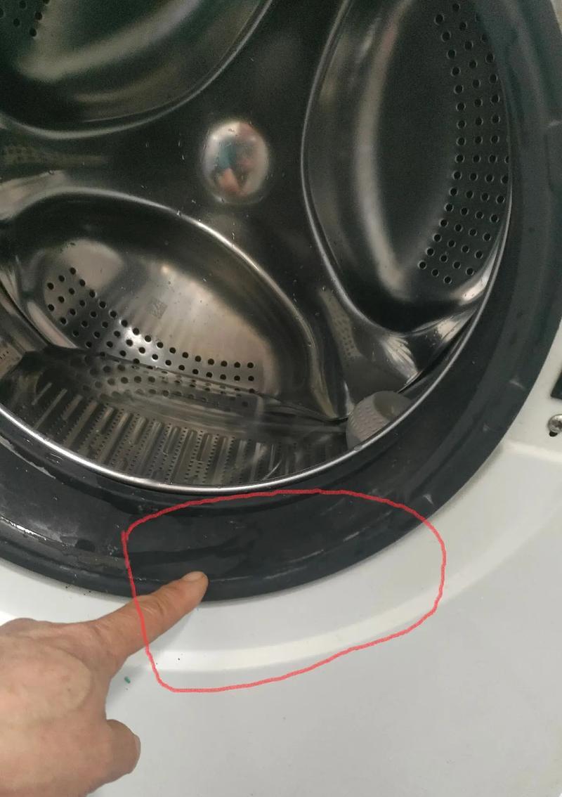 洗衣机漏水的原因及解决方法（洗衣机漏水的常见故障及维修技巧）