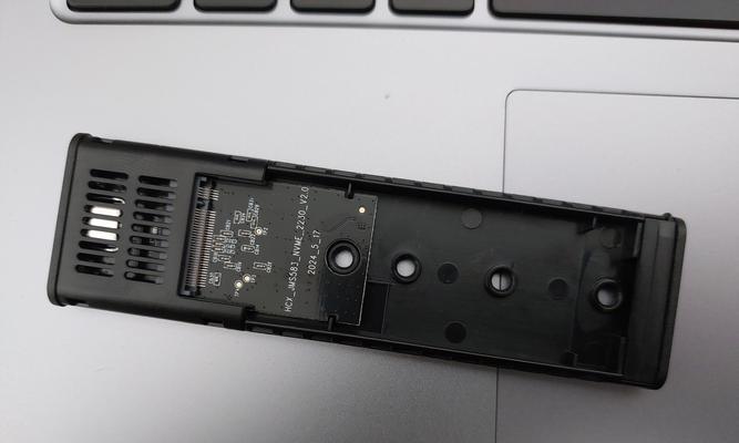 m.2固态硬盘出现黑色块的原因是什么？如何解决？