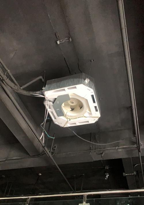 中央空调天井机漏水修理技巧（解决中央空调天井机漏水问题的方法和注意事项）