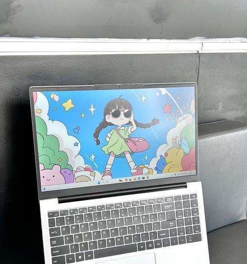 如何正确拿出笔记本电脑（简单易懂的步骤让您轻松掌握）